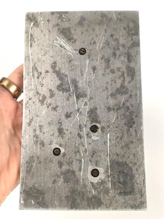 Luftwaffe, Erinnerungsgegenstand aus Aluminium / Zink. Maße der Grundplatte11,5 x 19cm