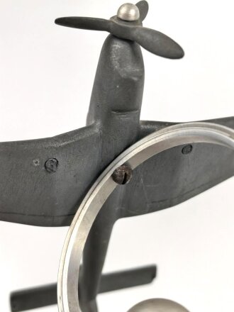 Luftwaffe, Erinnerungsgegenstand aus Aluminium / Zink. Maße der Grundplatte11,5 x 19cm