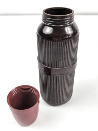 Hülle für eine Thermoskanne aus braun / roter...