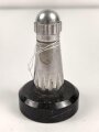 Tischfeuerzeug aus Aluminium auf Sockel. Sockeldurchmesser 60mm. Funktion nicht geprüft, leer