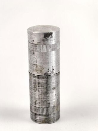 Feuerzeug aus Aluminium . Gesamthöhe 57mm, Funktion nicht geprüft, leer