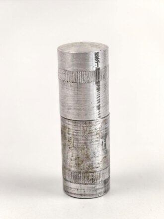 Feuerzeug aus Aluminium . Gesamthöhe 57mm, Funktion nicht geprüft, leer