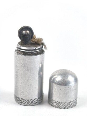 Feuerzeug aus Aluminium . Gesamthöhe 58mm, Funktion nicht geprüft, leer