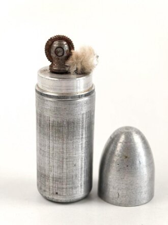 Feuerzeug aus Aluminium . Gesamthöhe 71mm, Funktion nicht geprüft, leer