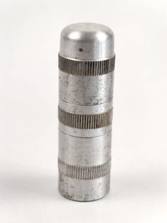 Feuerzeug aus Aluminium . Gesamthöhe 62mm, Funktion nicht geprüft, leer