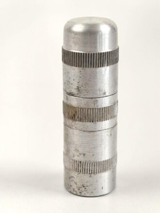 Feuerzeug aus Aluminium . Gesamthöhe 62mm, Funktion nicht geprüft, leer