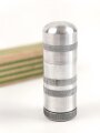 Feuerzeug aus Aluminium . Gesamthöhe 54mm, Funktion nicht geprüft, leer, in der originalen Umverpackung