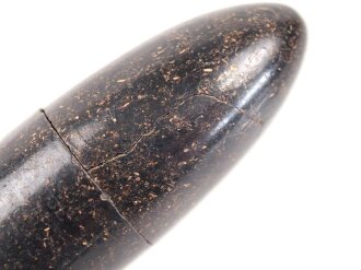 Feuerzeug aus Preßmasse . Gesamthöhe 82mm, Funktion nicht geprüft, leer