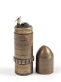 Feuerzeug aus Messing . Gesamthöhe 73mm, Funktion nicht geprüft, leer