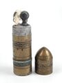 Feuerzeug aus Messing . Gesamthöhe 70mm, Funktion nicht geprüft, leer