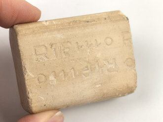 Stück Einheitsseife, "RIF = Reichsstelle für Industrielle Fette und Waschmittel".