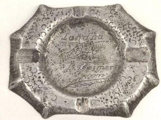 Kriegsgefangenschaft ? Aschenbecher aus Leichtmetall " Landau 1946 Lt. Weimert" Breite 16cm