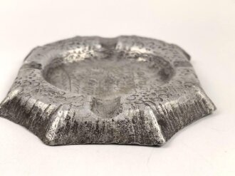 Kriegsgefangenschaft ? Aschenbecher aus Leichtmetall " Landau 1946 Lt. Weimert" Breite 16cm