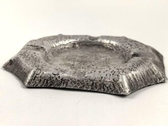 Kriegsgefangenschaft ? Aschenbecher aus Leichtmetall " Landau 1946 Lt. Weimert" Breite 16cm
