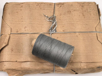 Rolle 50 Gramm "Zellwollzwirn" Feldgrau . Sie erhalten eine ( 1 ) Rolle aus der originalen Umverpackung.