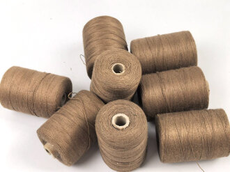 Rolle 50 Gramm Nähgarn braun. Sie erhalten eine ( 1 ) Rolle