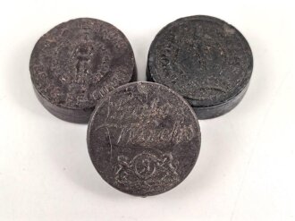 Drei Stück  Wachs für Lederzeug, Durchmesser je...