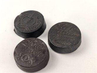 Drei Stück  Wachs für Lederzeug, Durchmesser je...