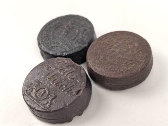 Drei Stück  Wachs für Lederzeug, Durchmesser je...