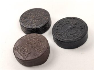 Drei Stück  Wachs für Lederzeug, Durchmesser je...