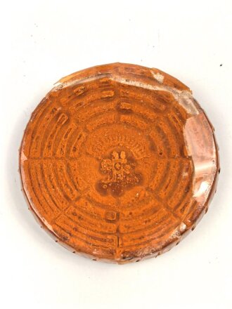 Halber Inhalt einer  Scho-ka-kola Dose Wehrmacht