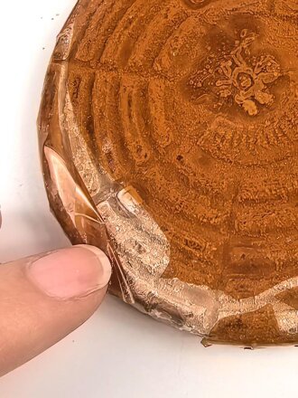 Halber Inhalt einer  Scho-ka-kola Dose Wehrmacht