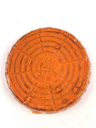 Halber Inhalt einer  Scho-ka-kola Dose Wehrmacht