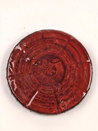 Halber Inhalt einer  Scho-ka-kola Dose Wehrmacht