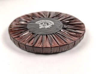 Halber Inhalt einer  Scho-ka-kola Dose Wehrmacht