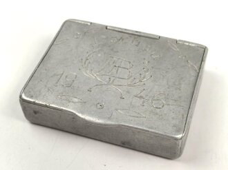 Kriegsgefangenschaft , kleine Dose aus Aluminium " Dachau 1946"  6,5 x 8,5 x 2cm