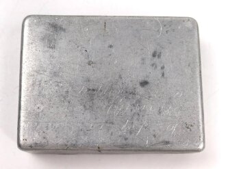 Kriegsgefangenschaft , kleine Dose aus Aluminium " Dachau 1946"  6,5 x 8,5 x 2cm