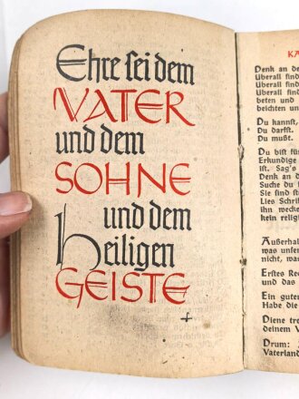 "Katholisches Gesang und Gebetbuch für die Kriegsmarine" 95 Seiten, DIN A6, Seite 4 rausgerissen,stark gebraucht