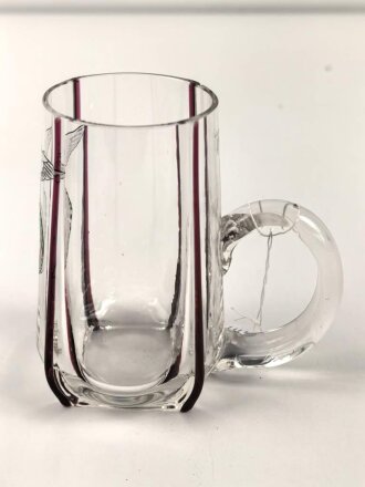 Trinkgefäß aus Glas mit Parteiadler....