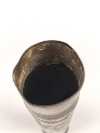 Russische Kartusche von 1941 als Erinnerungsgenstand vermutlich eines Ungarischen Soldaten. Das Hakenkreuz versucht zu entfernen, aber noch sichtbar. Gesamthöhe 31cm