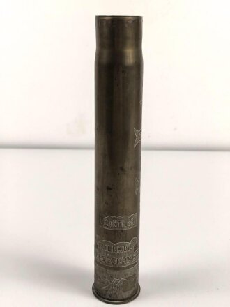 Russische Kartusche von 1941 als Erinnerungsgenstand vermutlich eines Ungarischen Soldaten. Das Hakenkreuz versucht zu entfernen, aber noch sichtbar. Gesamthöhe 31cm