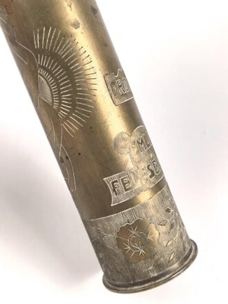 Russische Kartusche von 1941 als Erinnerungsgenstand vermutlich eines Ungarischen Soldaten. Das Hakenkreuz versucht zu entfernen, aber noch sichtbar. Gesamthöhe 31cm