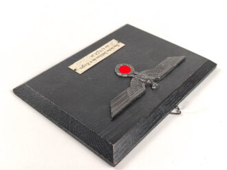 Wandplakette aus Holz. Aufgelegter , versilberter Heeresadler, Plakette " Dem besten Schützen des 4.Zuges der 4. NEA 30"  11 x 15cm