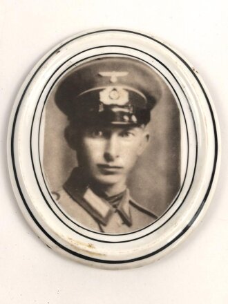 Bildnis eines Heeresangehörigen in Porzellan,...