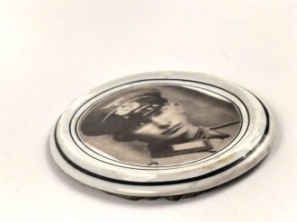 Bildnis eines Heeresangehörigen in Porzellan,...