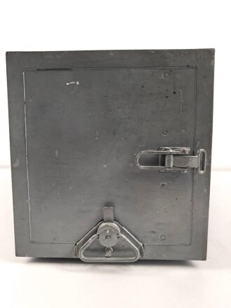 Tornister Empänger Berta , Torn.E.b. /24b-305 datiert 1937.  Gehäuse zugehörig, aber überlackiert. Guter Gesamtzustand, Funktion nicht geprüft