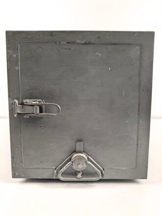 Tornister Empänger Berta , Torn.E.b. /24b-305 datiert 1937.  Gehäuse zugehörig, aber überlackiert. Guter Gesamtzustand, Funktion nicht geprüft