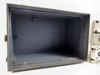 Tornister Empänger Berta , Torn.E.b. /24b-305 datiert 1937.  Gehäuse zugehörig, aber überlackiert. Guter Gesamtzustand, Funktion nicht geprüft