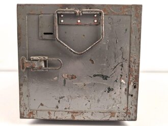 Zubehörtornister zum  Tornister Empänger Berta Torn.E.b. . Überlackiertes Stück, die Innenfächer neuzeitlich ergänzt