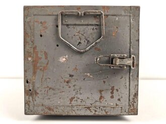 Zubehörtornister zum  Tornister Empänger Berta Torn.E.b. . Überlackiertes Stück, die Innenfächer neuzeitlich ergänzt