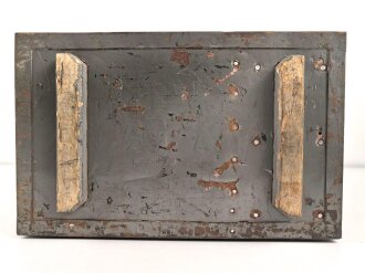 Zubehörtornister zum  Tornister Empänger Berta Torn.E.b. . Überlackiertes Stück, die Innenfächer neuzeitlich ergänzt