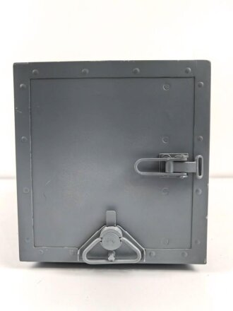 Tornister Empänger Berta , Torn.E.b.U.1, datiert 1939. Sonderausführung 2300- 3100 kHz. Gehäuse überlackiert, Funktion nicht geprüft