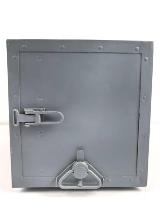 Tornister Empänger Berta , Torn.E.b.U.1, datiert 1939. Sonderausführung 2300- 3100 kHz. Gehäuse überlackiert, Funktion nicht geprüft