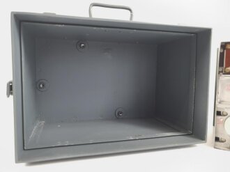 Tornister Empänger Berta , Torn.E.b.U.1, datiert 1939. Sonderausführung 2300- 3100 kHz. Gehäuse überlackiert, Funktion nicht geprüft