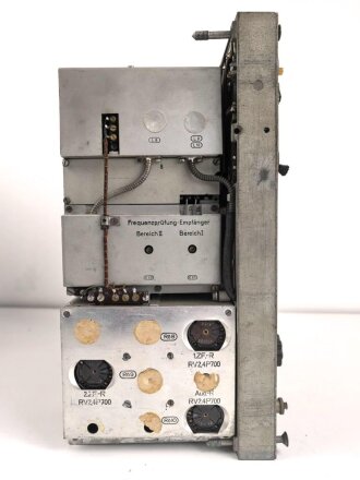 15 Watt Sender Empfänger  a " 15 W.S.E.a" datiert 1941. Frontplatte Originallack, Gehäuse samt Deckel überlackiert