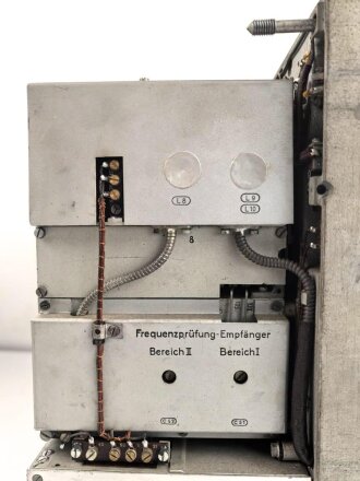15 Watt Sender Empfänger  a " 15 W.S.E.a" datiert 1941. Frontplatte Originallack, Gehäuse samt Deckel überlackiert